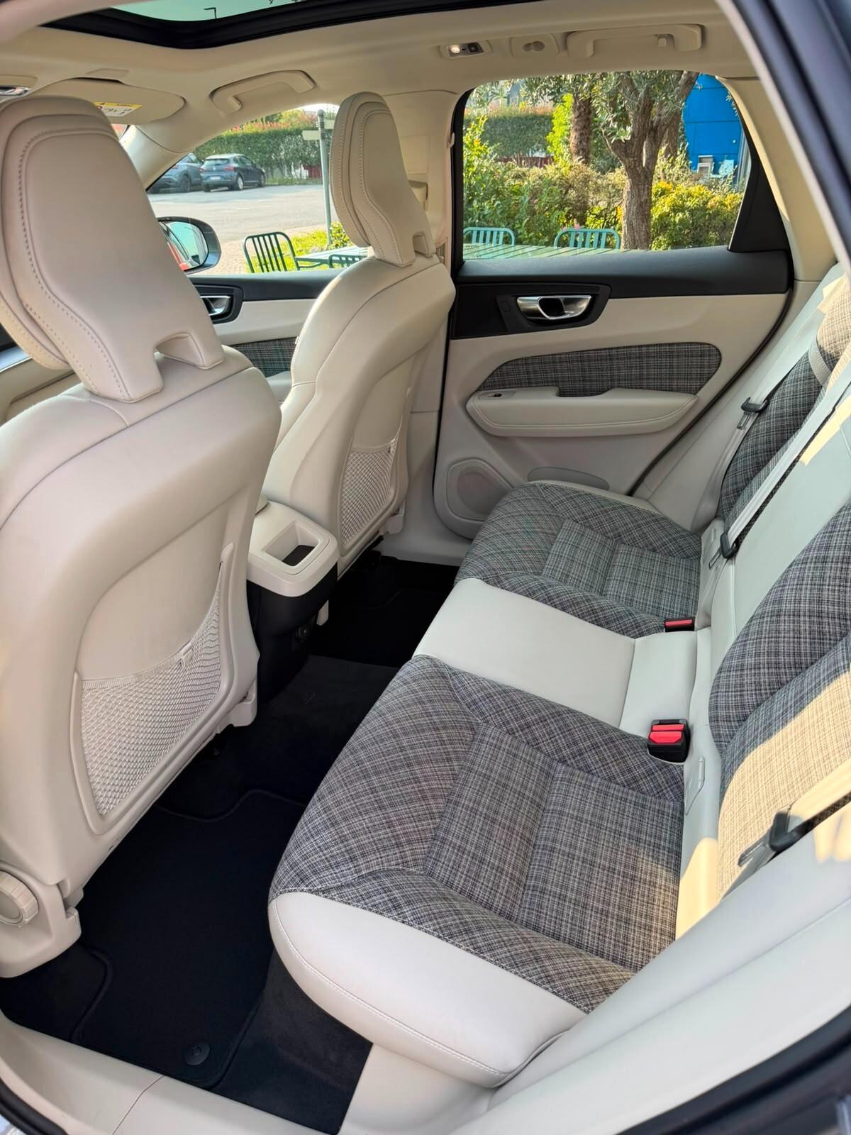 Volvo XC60 B4 AWD Geartronic Momentum MY21