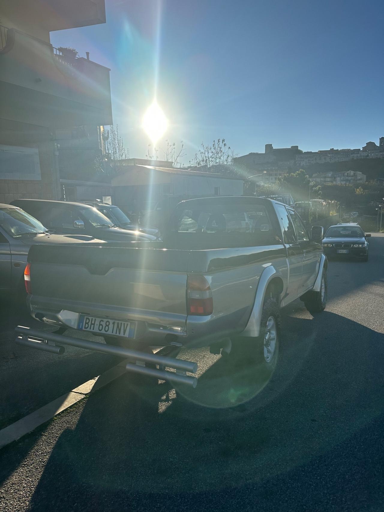 Mitsubishi L200 2.5 TDI 4WD Club Cab Pick-up GLS