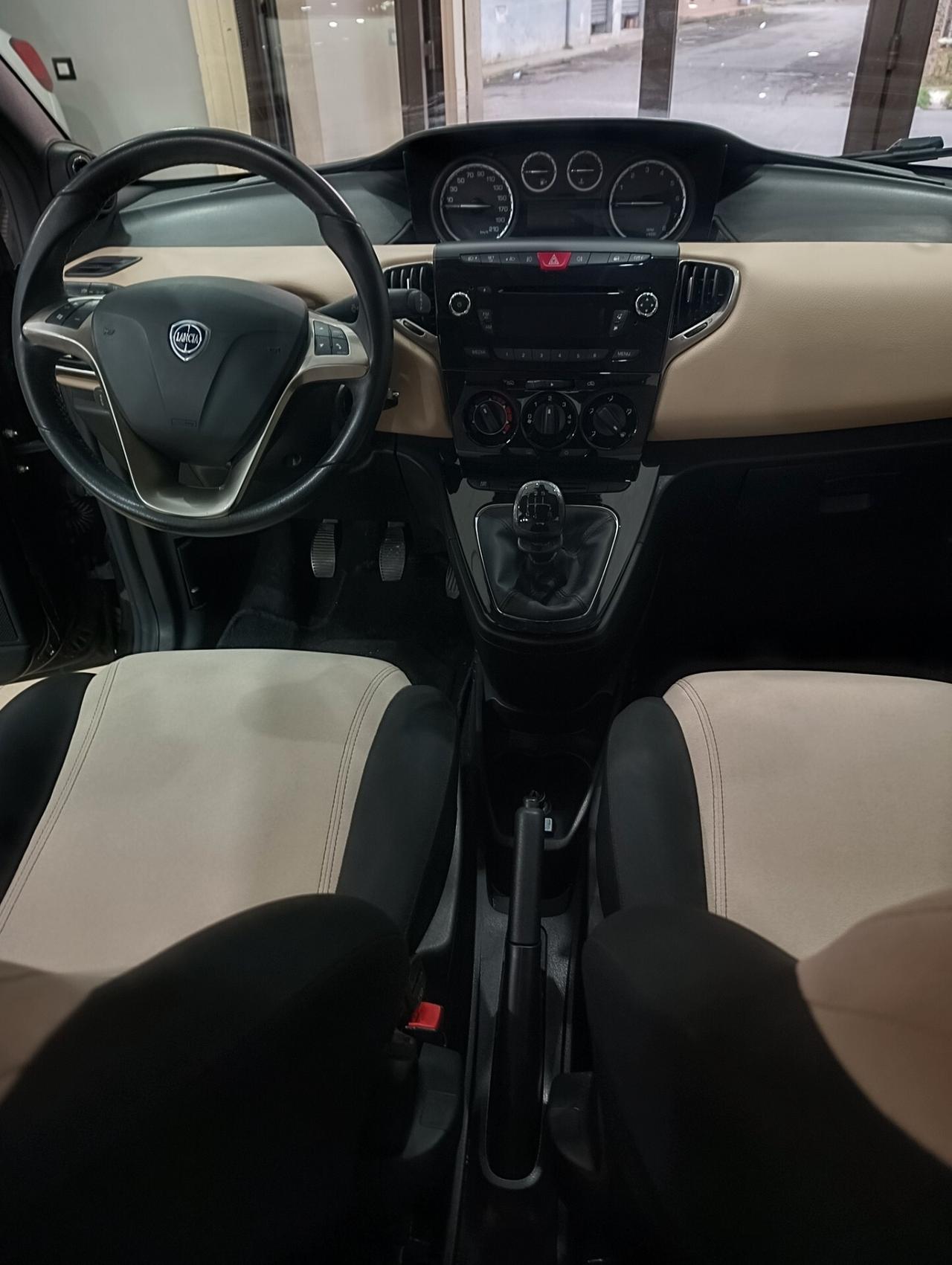Lancia Ypsilon 1.2 69 CV 5 porte Gold