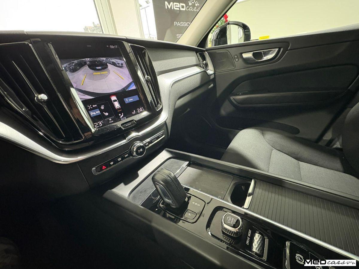 VOLVO - XC60 - B4 AWD Geartronic Momentum