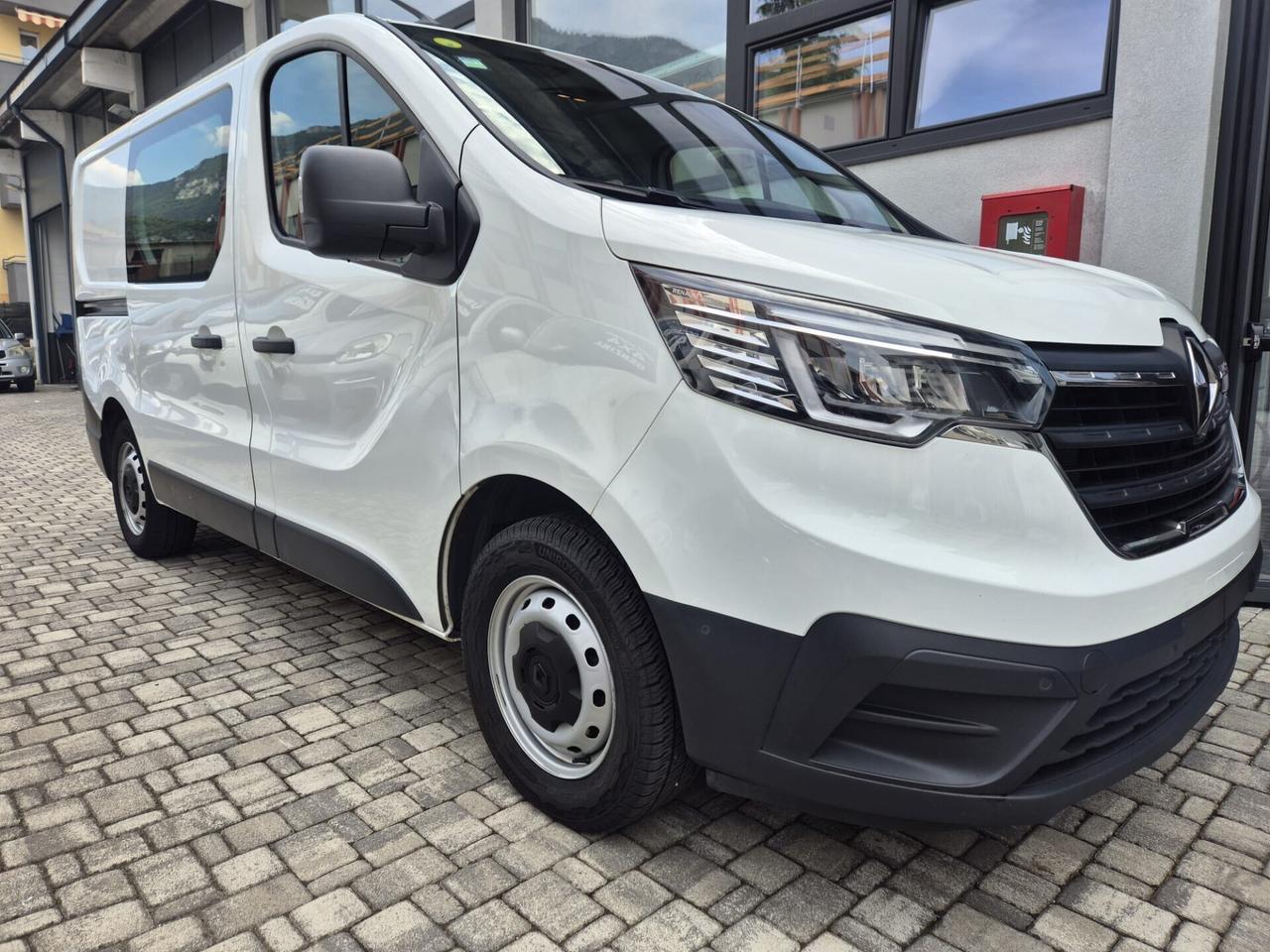 RENAULT TRAFIC 2.0 150 CV CONFORT 2.9T - PC - CAMBIO AUTOM - 6 POSTI