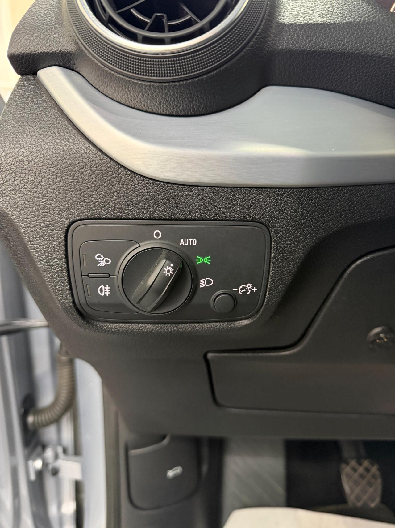 Audi Q2 30 TDI Business Design