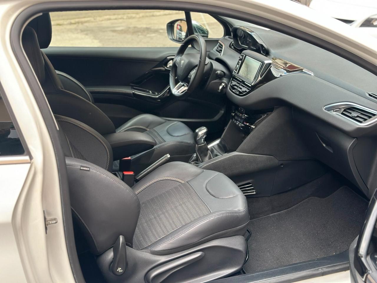 Peugeot 208 1.2 VTi CV 82 OK neopatentati