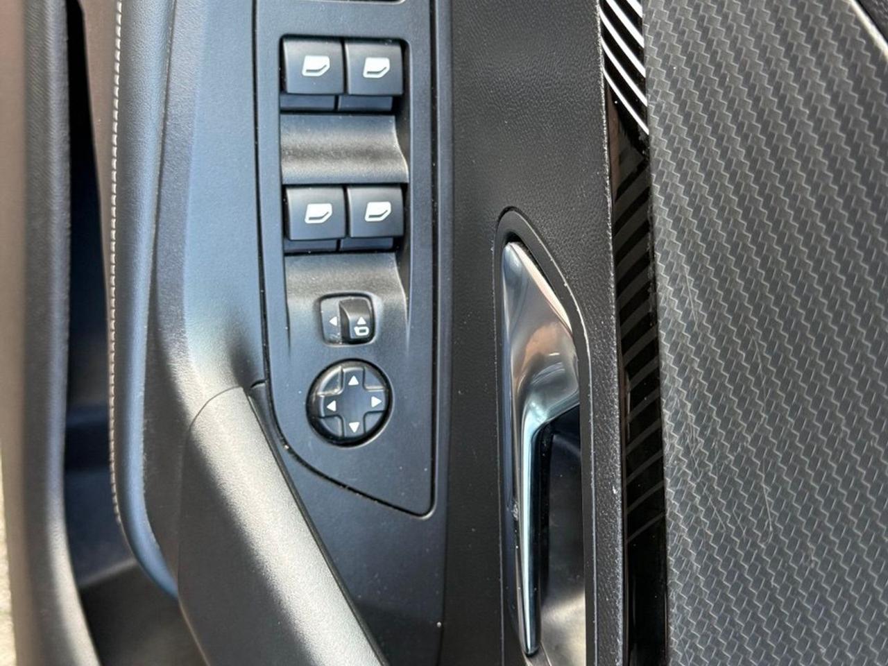 Peugeot 2008 PureTech 130 #9111