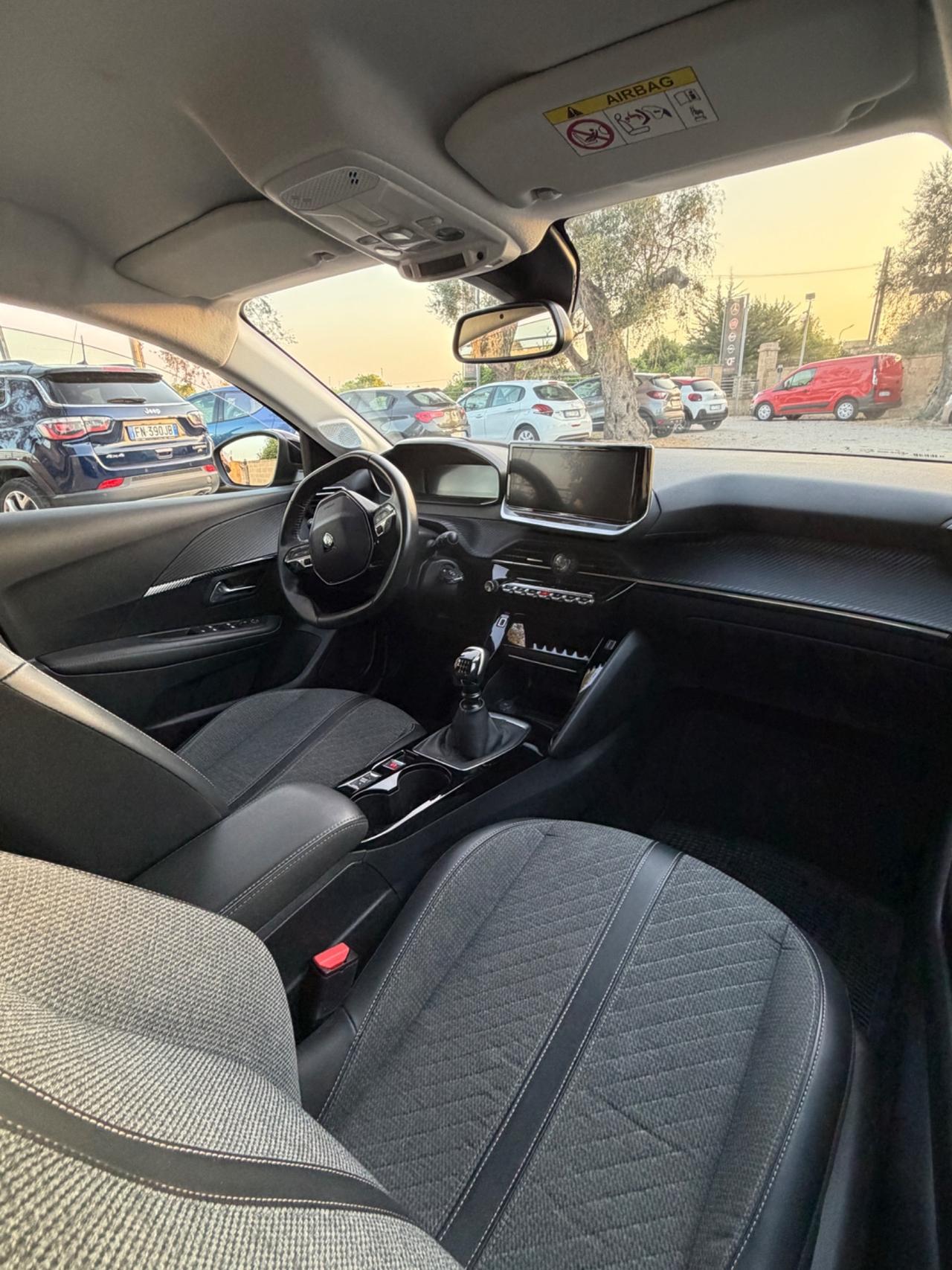 Peugeot 208 PureTech 100 Stop&Start 5 porte Allure nuovissimaaa