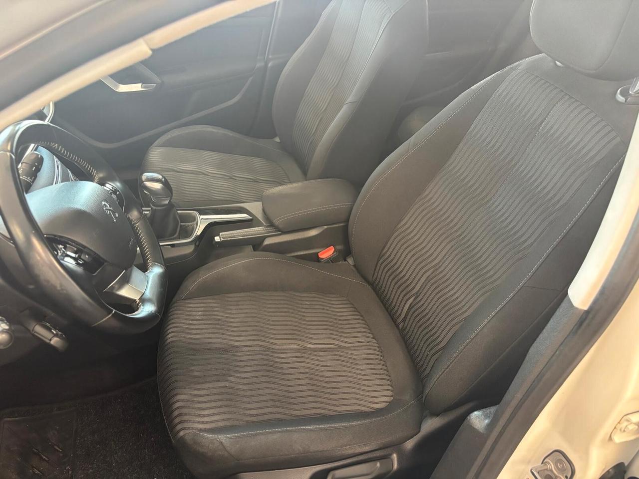 PEUGEOT 3008 ANNO 2016 DS 1.6 ADATTA NEOPATENTATI KM 140 MILA