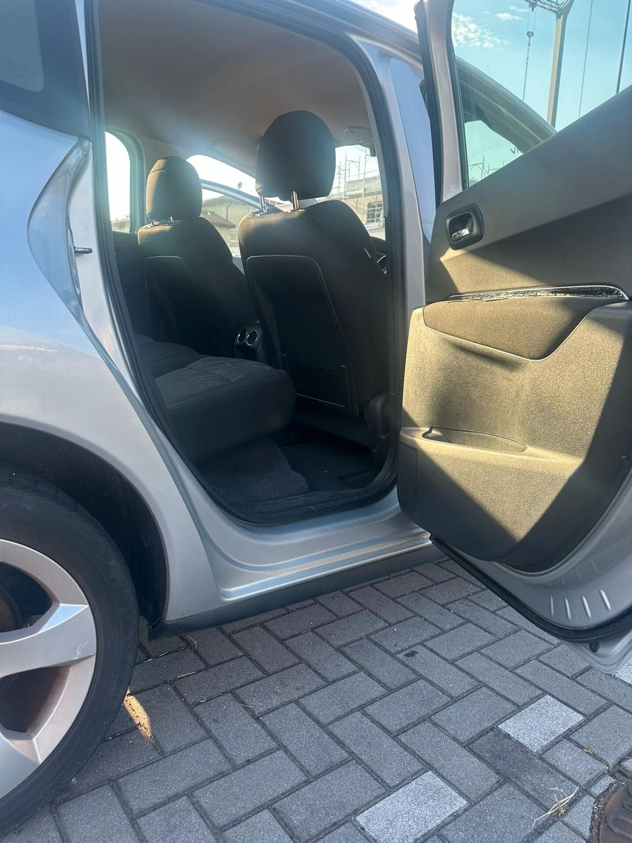 Peugeot 3008 1.6 HDi 110CV cambio robotizzato Premium