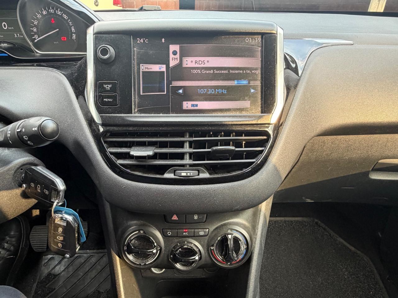 Peugeot 208 1.4 HDi 68 CV 5 porte Allure