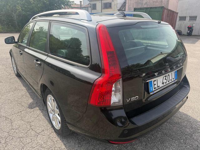 VOLVO V50 D2 R-design senza nessun lavoro da fare