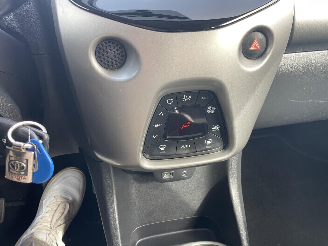 Toyota Aygo 1.0 69 CV x-play SOLO 58 MILA KM