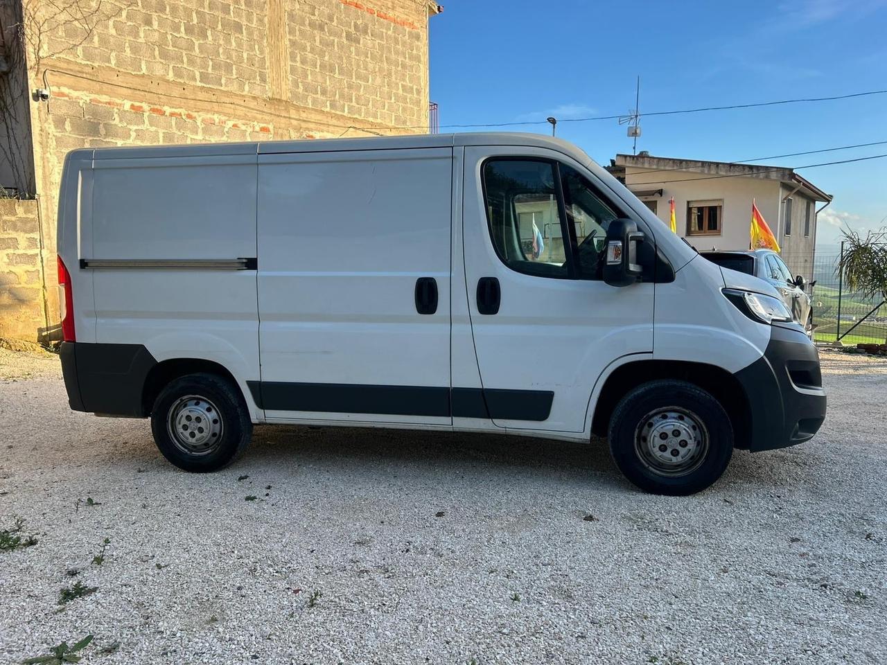 Peugeot Boxer 330 2.0 BlueHDi PC Cabinato