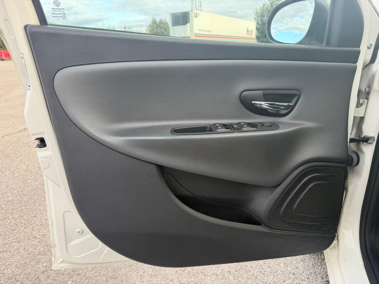 Lancia Y 1.3 MJT Platinum 117000 km GARANZIA 12 m