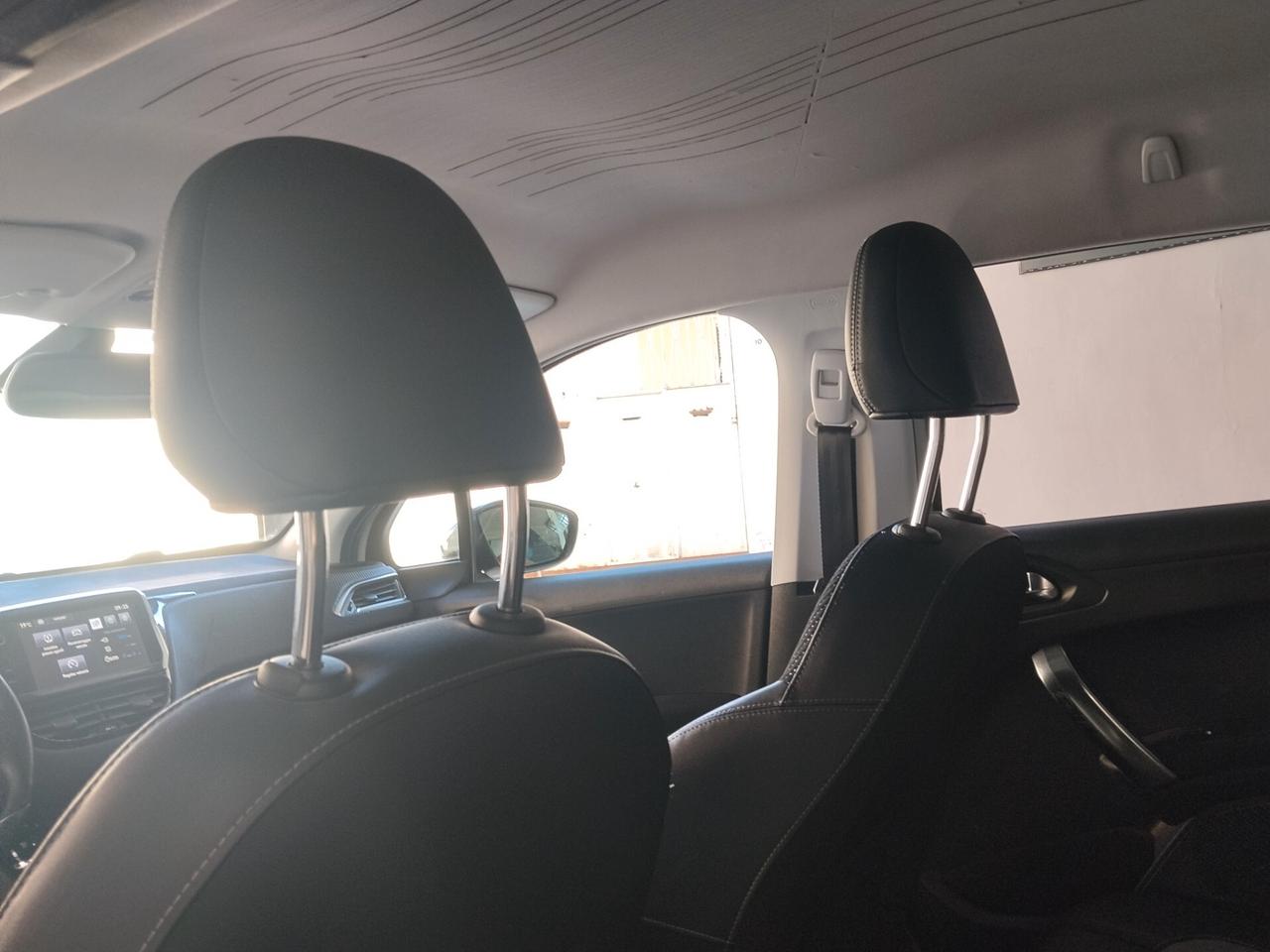 Peugeot 2008 1.6 diesel 2015 CON GARANZIA