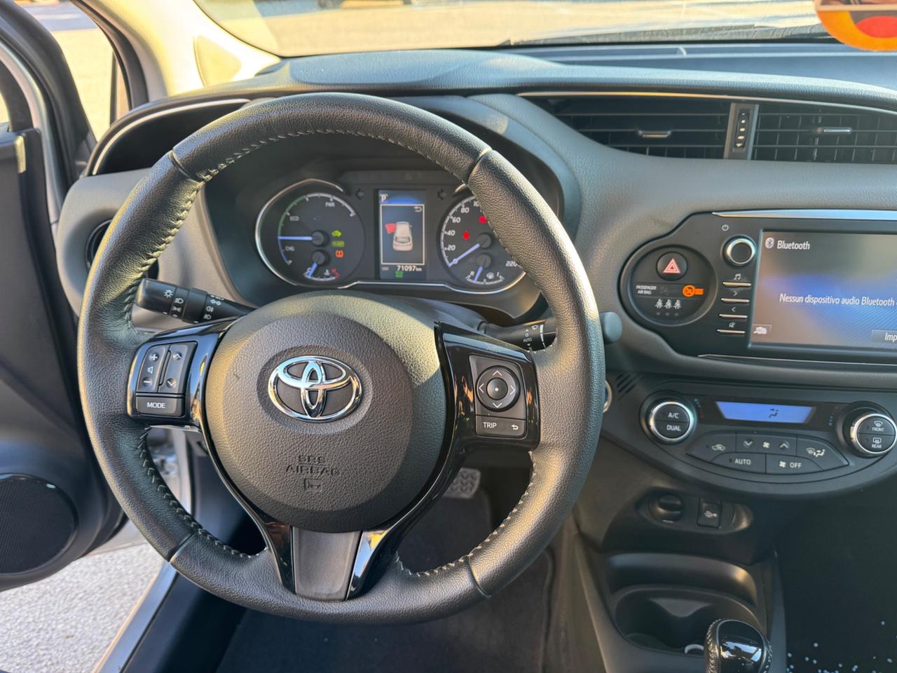 Toyota Yaris 1.5 HYBRID 5P.