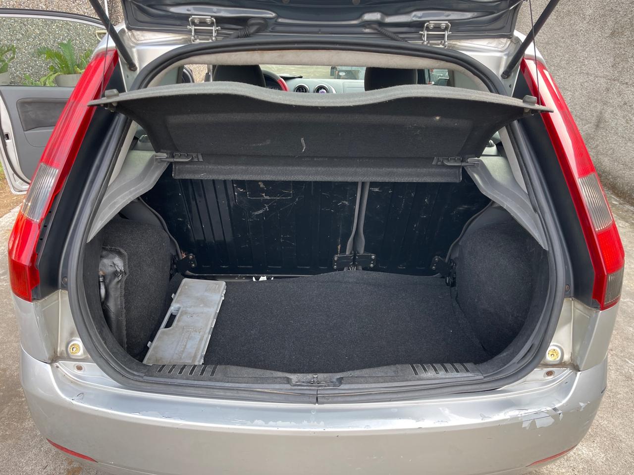 Ford Fiesta 1.2 benzina euro4 neopatentati