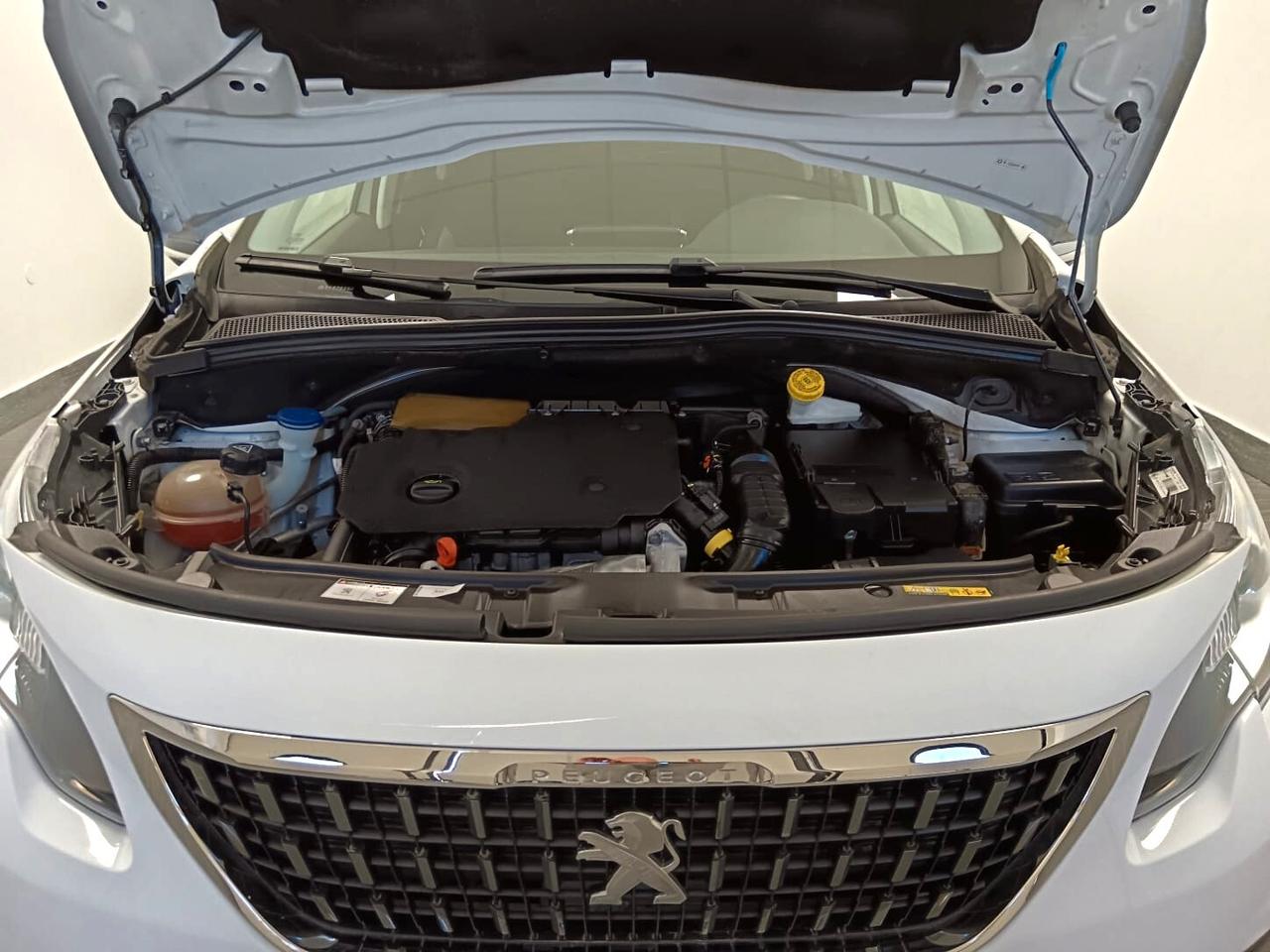Peugeot 2008 Blue HDi 100 cv Allure