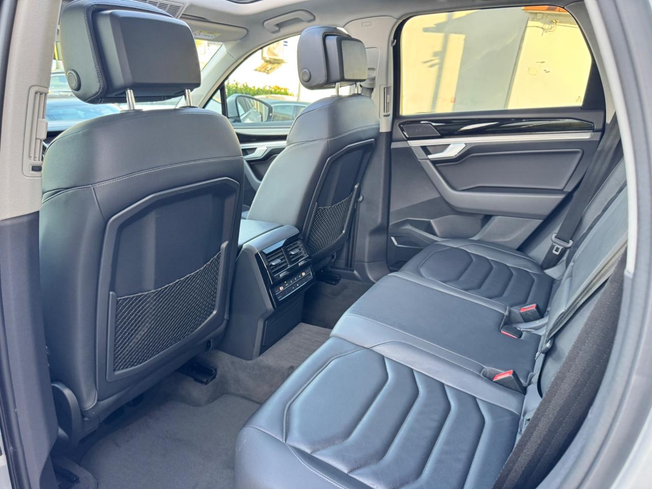 Volkswagen Touareg 3.0 V6 TDI 286 CV SCR R line open edition
