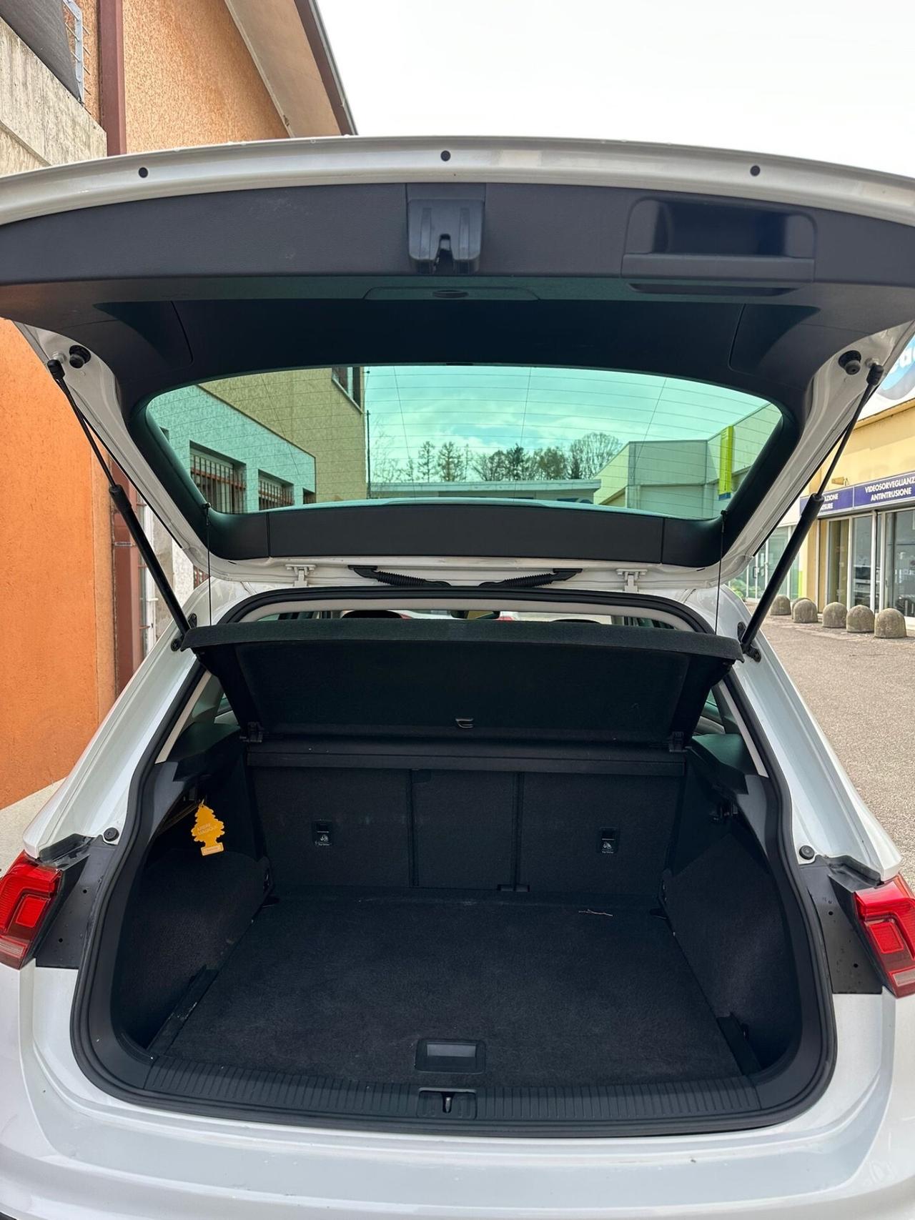 Volkswagen Touran 2.0 TDI 150 CV SCR DSG Business BlueMotion Technology