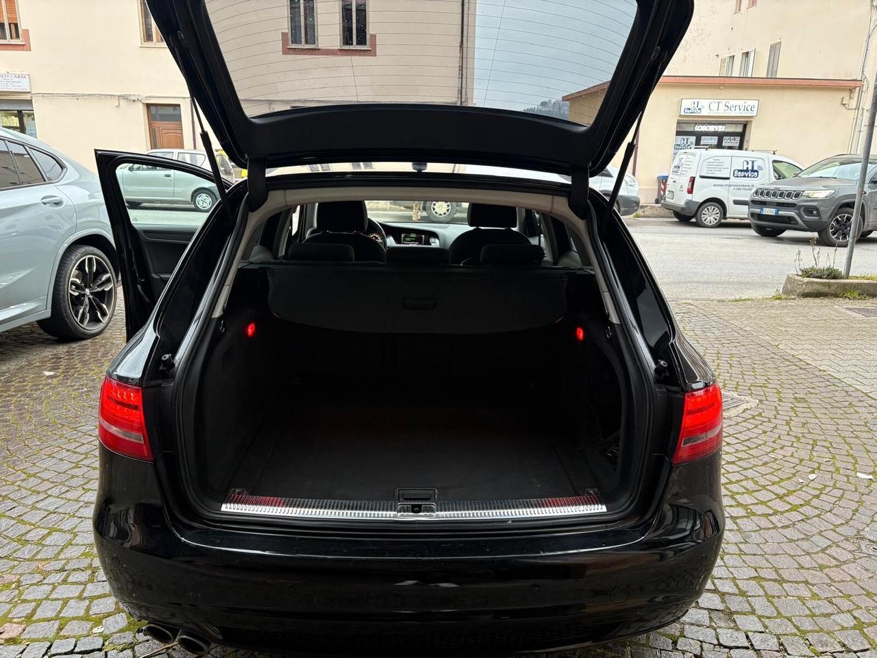 Audi A4 2.0 TDI S-LINE