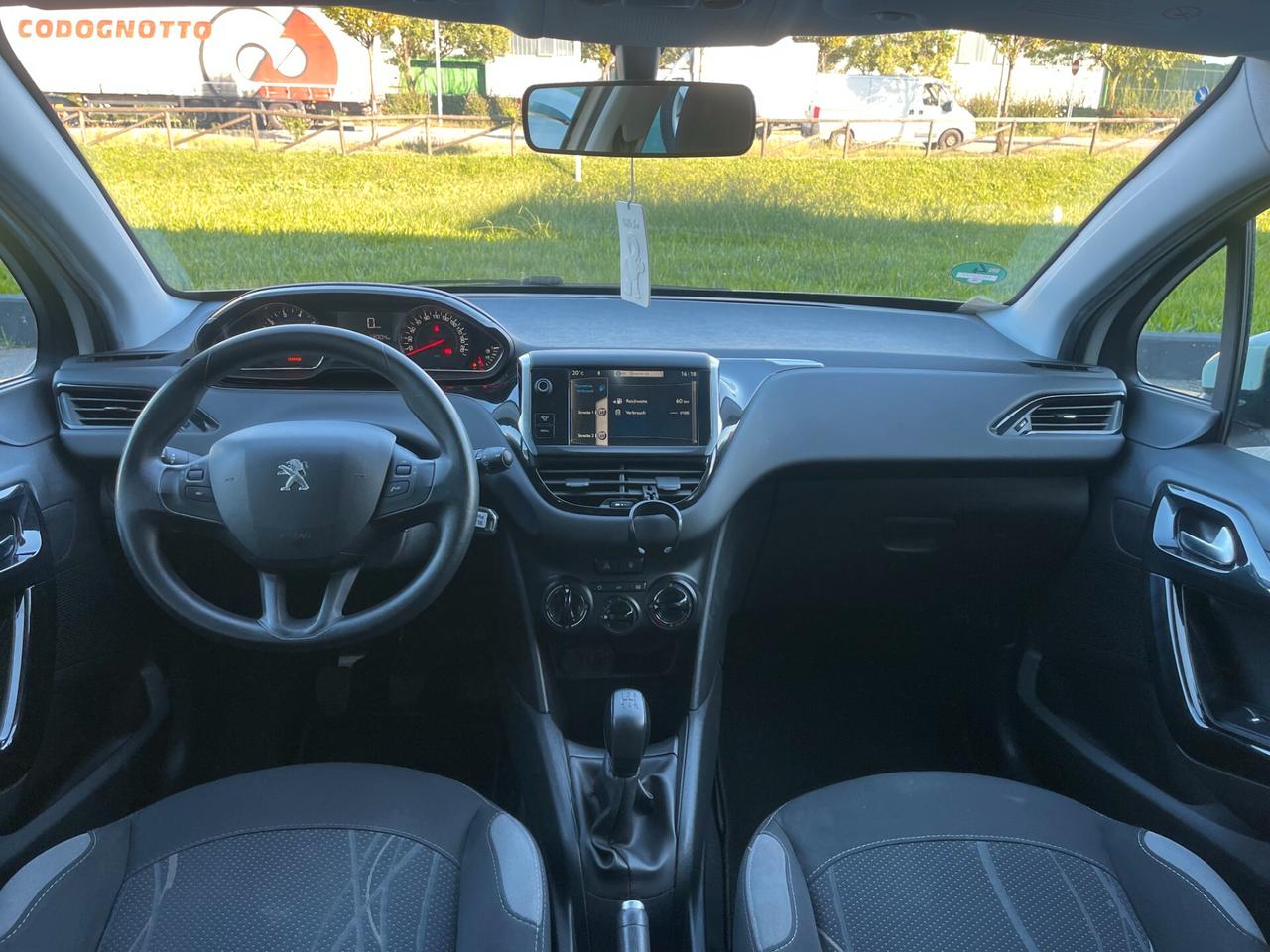 Peugeot 208 1.2 benzina Neopatentati