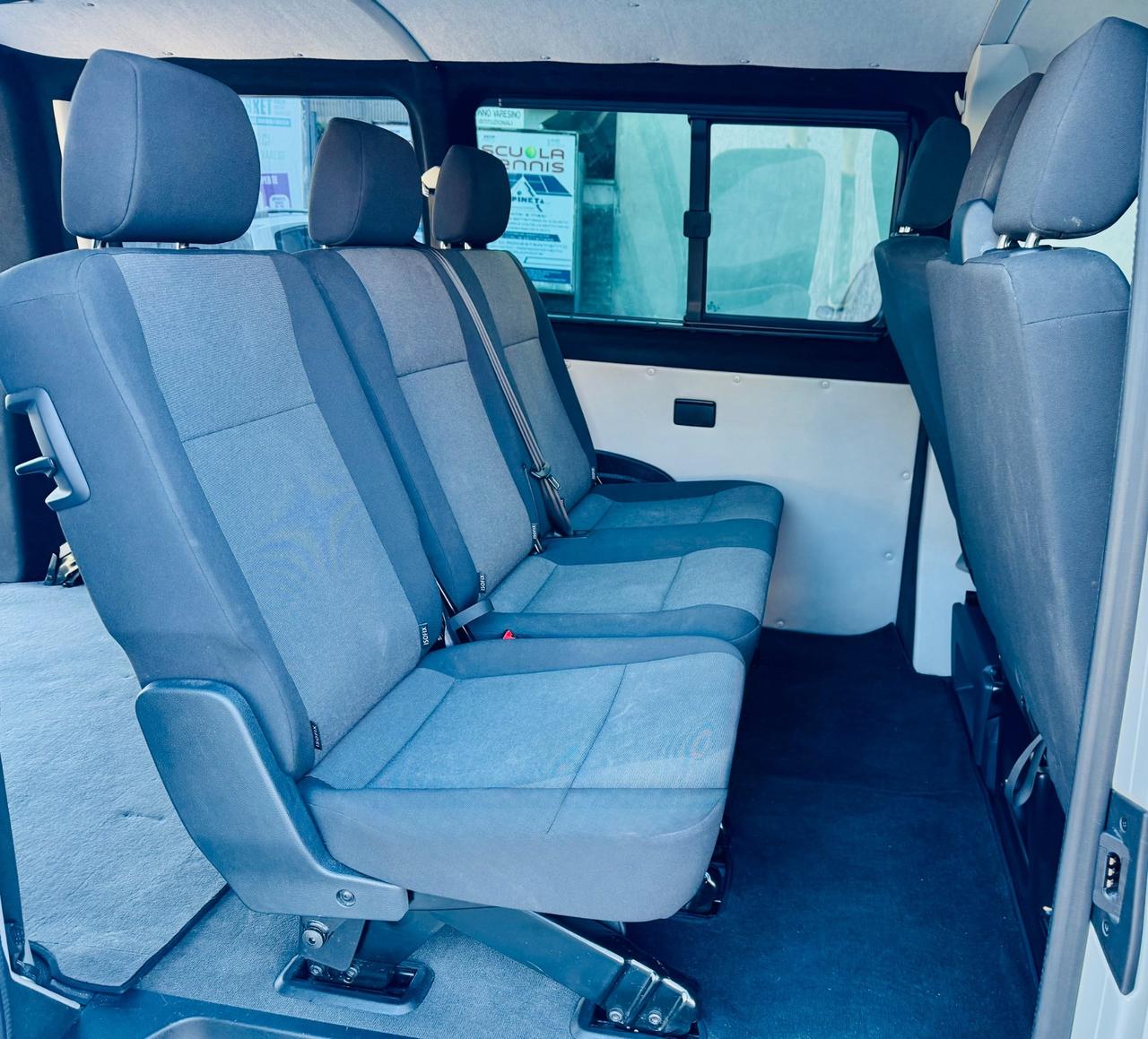 Volkswagen Transporter 2.0 TDI Van 6 Posti