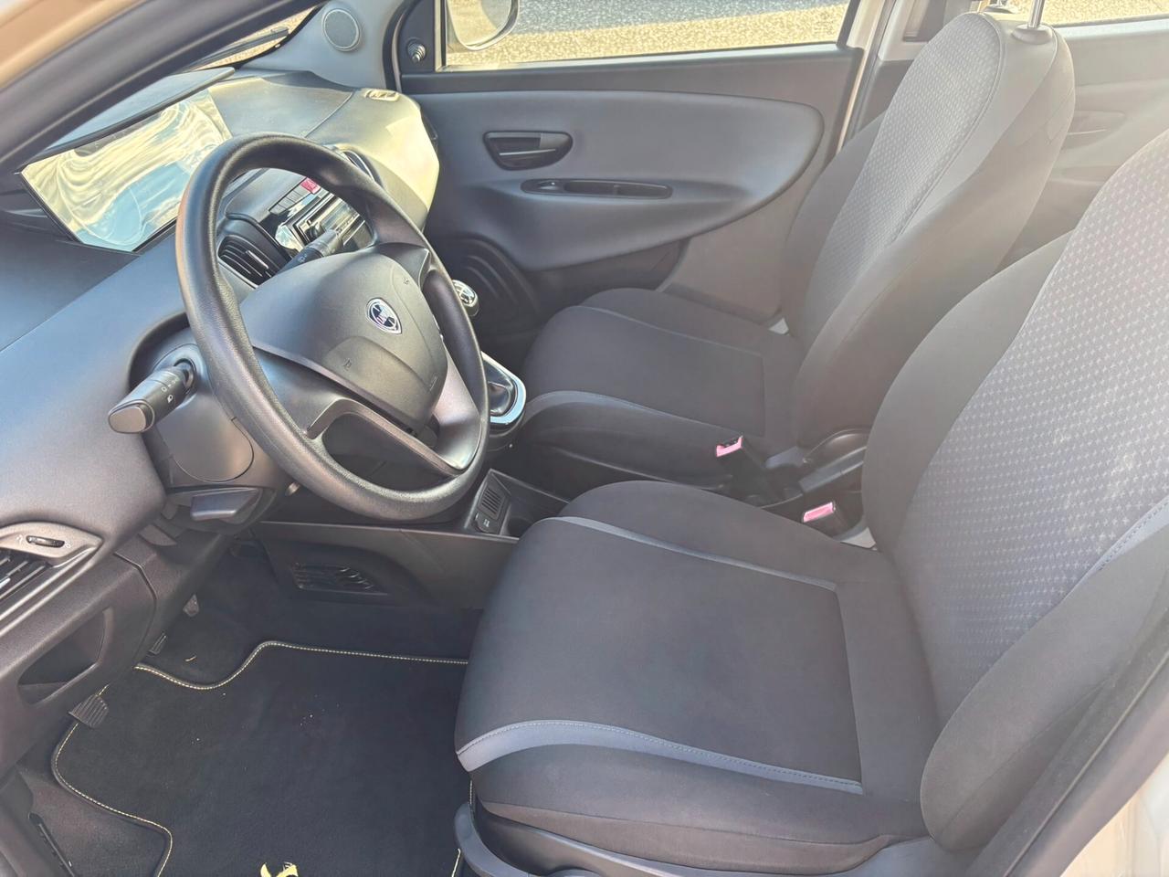 Lancia Ypsilon 1.2 69 CV 5 porte