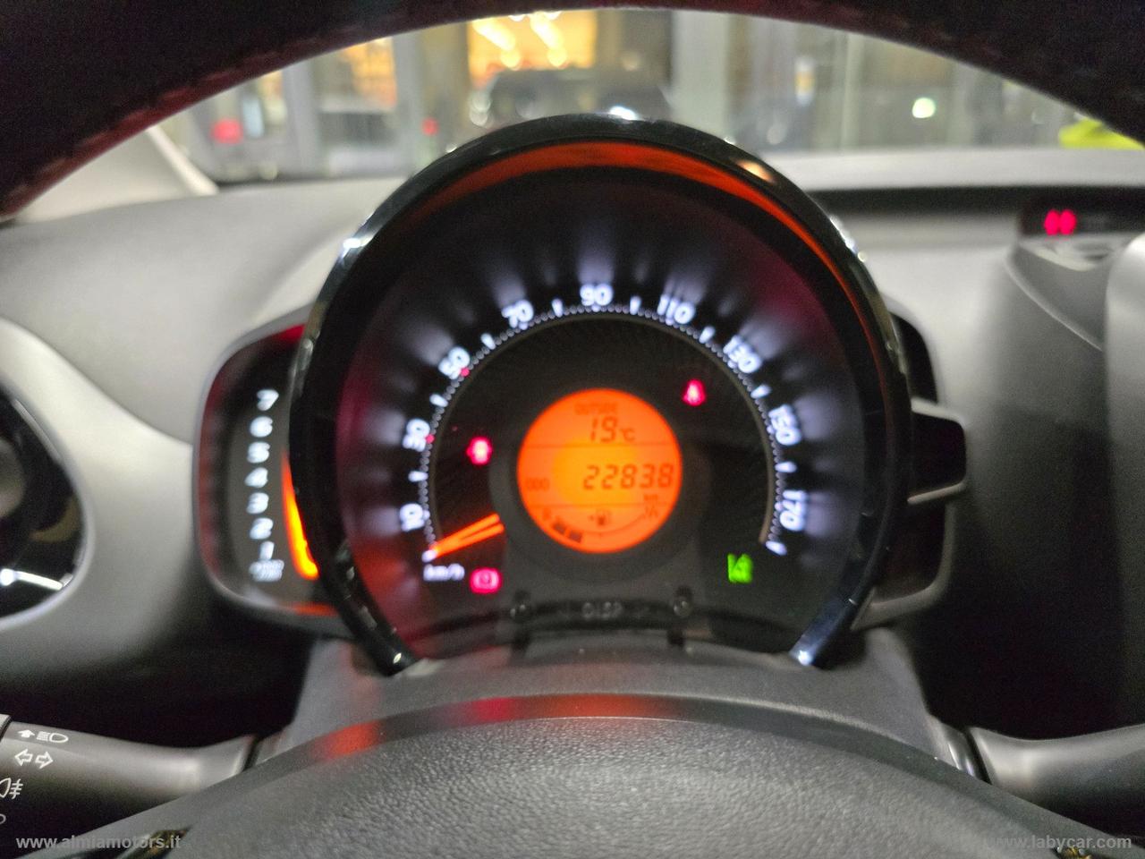 TOYOTA Aygo Connect 1.0 VVT-i 72 CV 5p. x-play