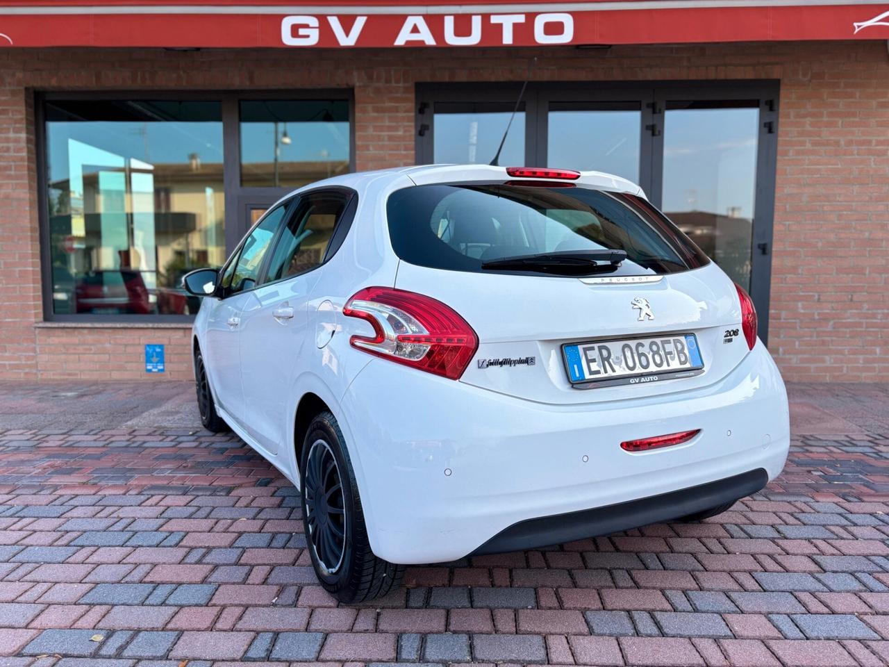 Peugeot 208 1.6 HDi 92CV 5 porte