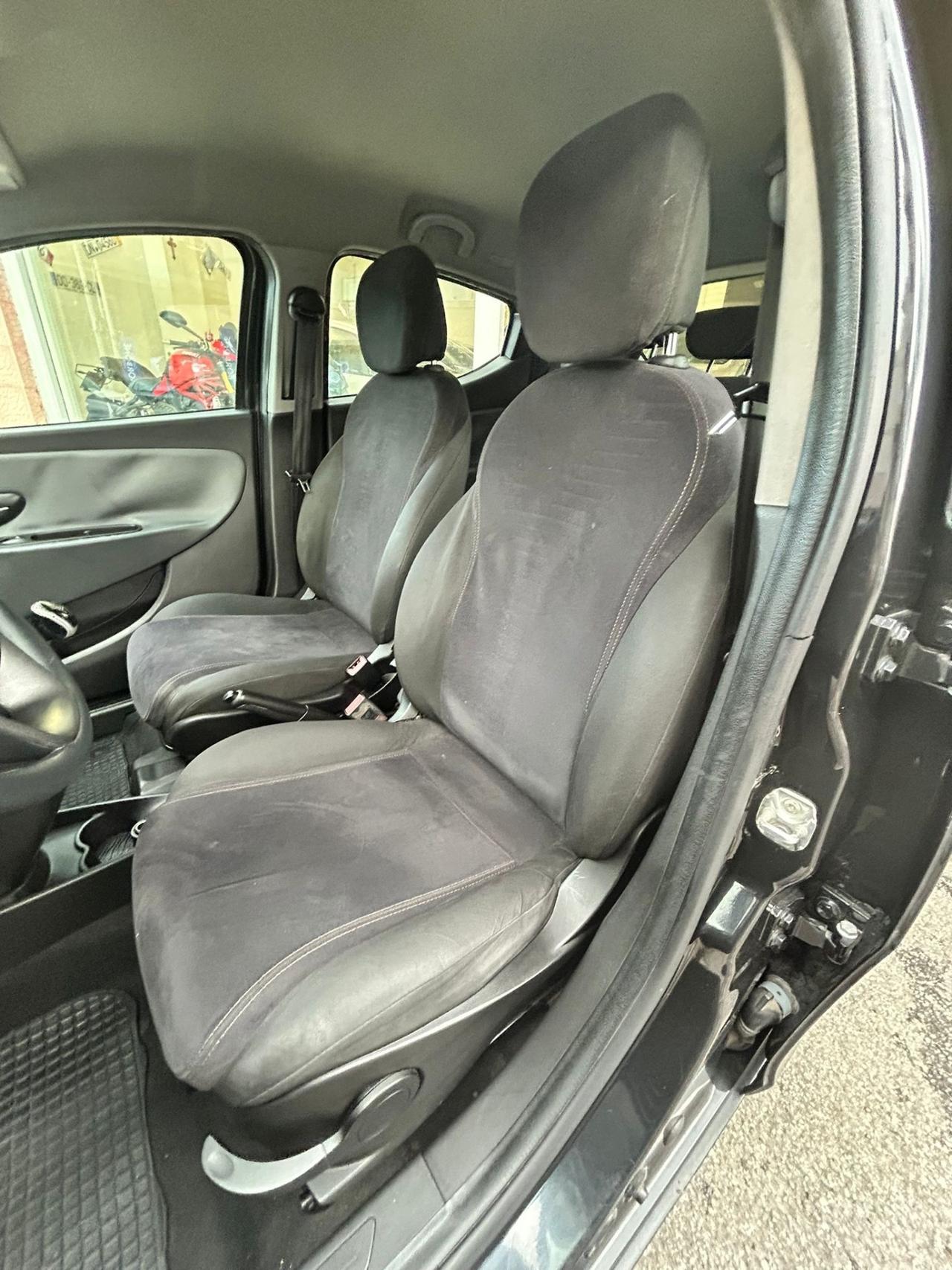 Lancia Ypsilon 1.3 MJT 16V 95 CV 5 porte S&S Silver