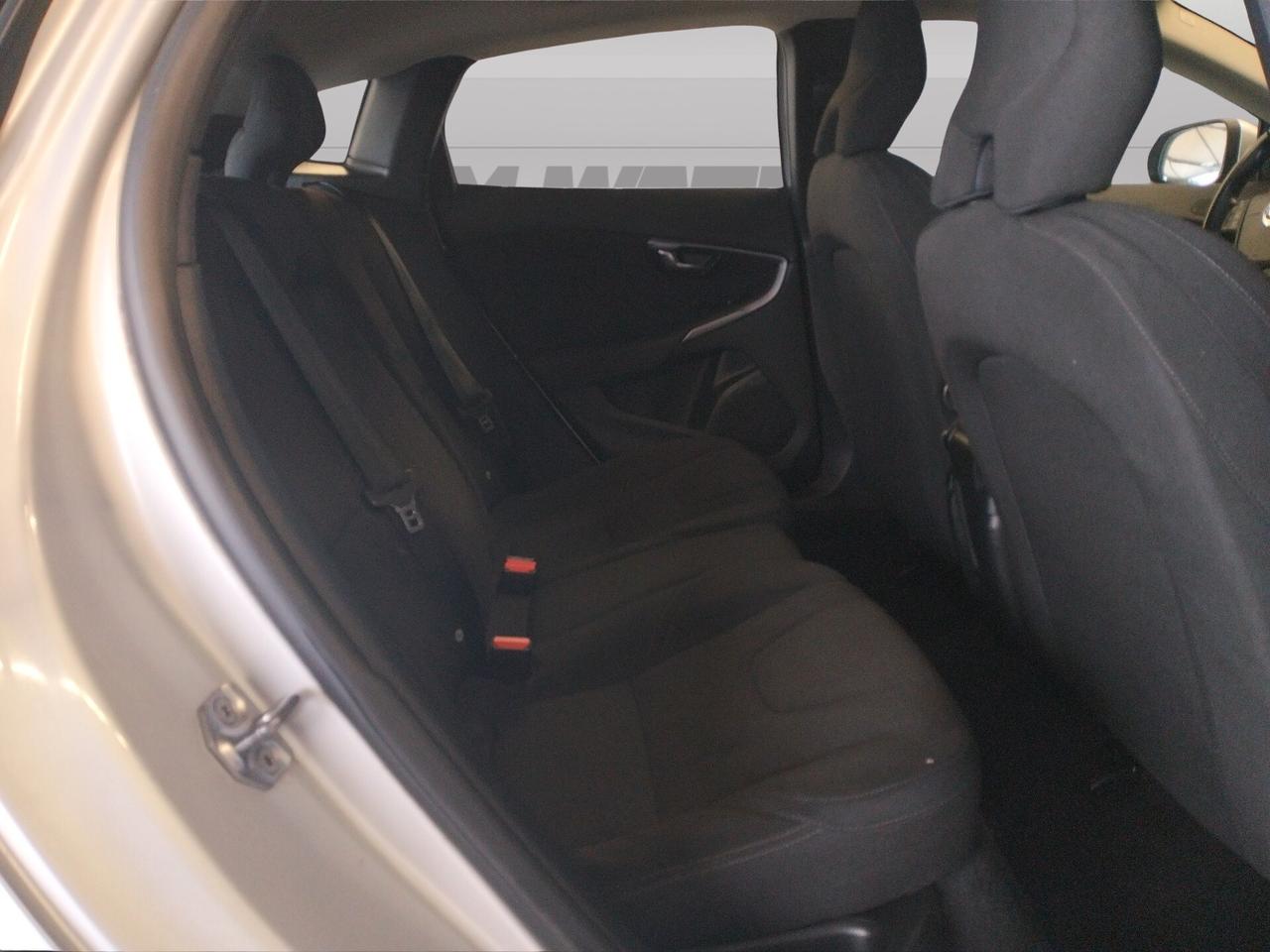 Volvo V40 D2 1.6 Momentum - NEOPATENTATI