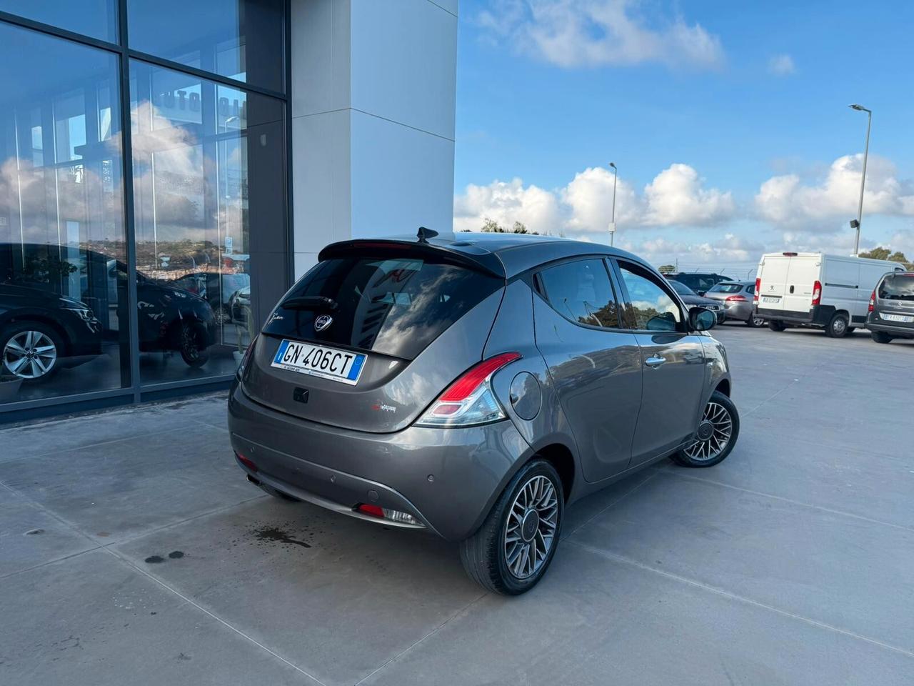 Lancia Ypsilon 1.0 FireFly 5 porte S&S Hybrid Gold Plus