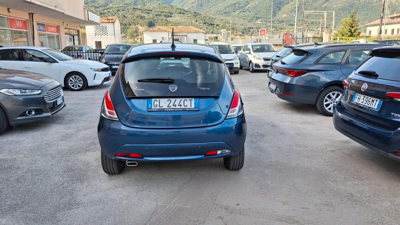 Lancia Ypsilon 1.0 FireFly 5 porte S&S Hybrid Gold