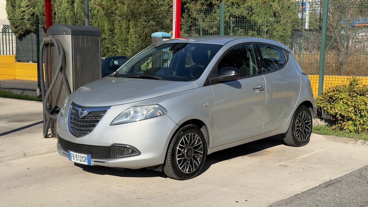 Lancia Ypsilon 1.2 69 CV 5 porte 30th Anniversary 2015