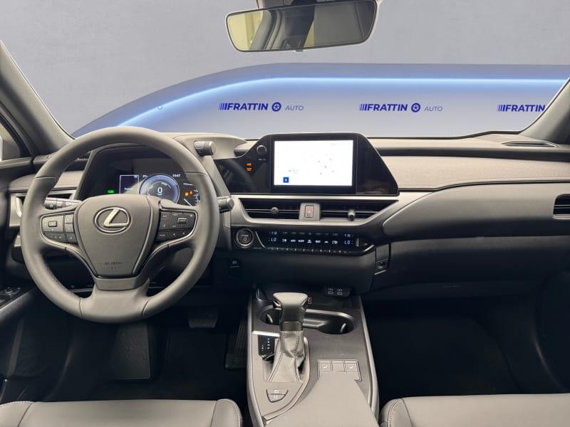 LEXUS UX HYBRID 4WD DESIGN