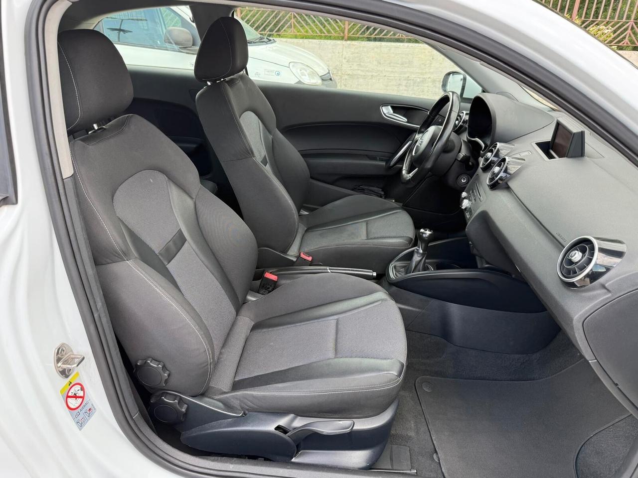 Audi A1 1.6 TDI 90CV -3 PORTE- AMBITION