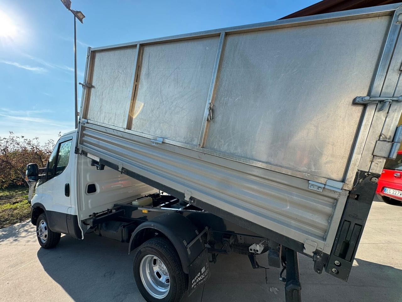 IVECO DAILY RIBALTABILE TRE LATI EURO6 - COME NUOVO