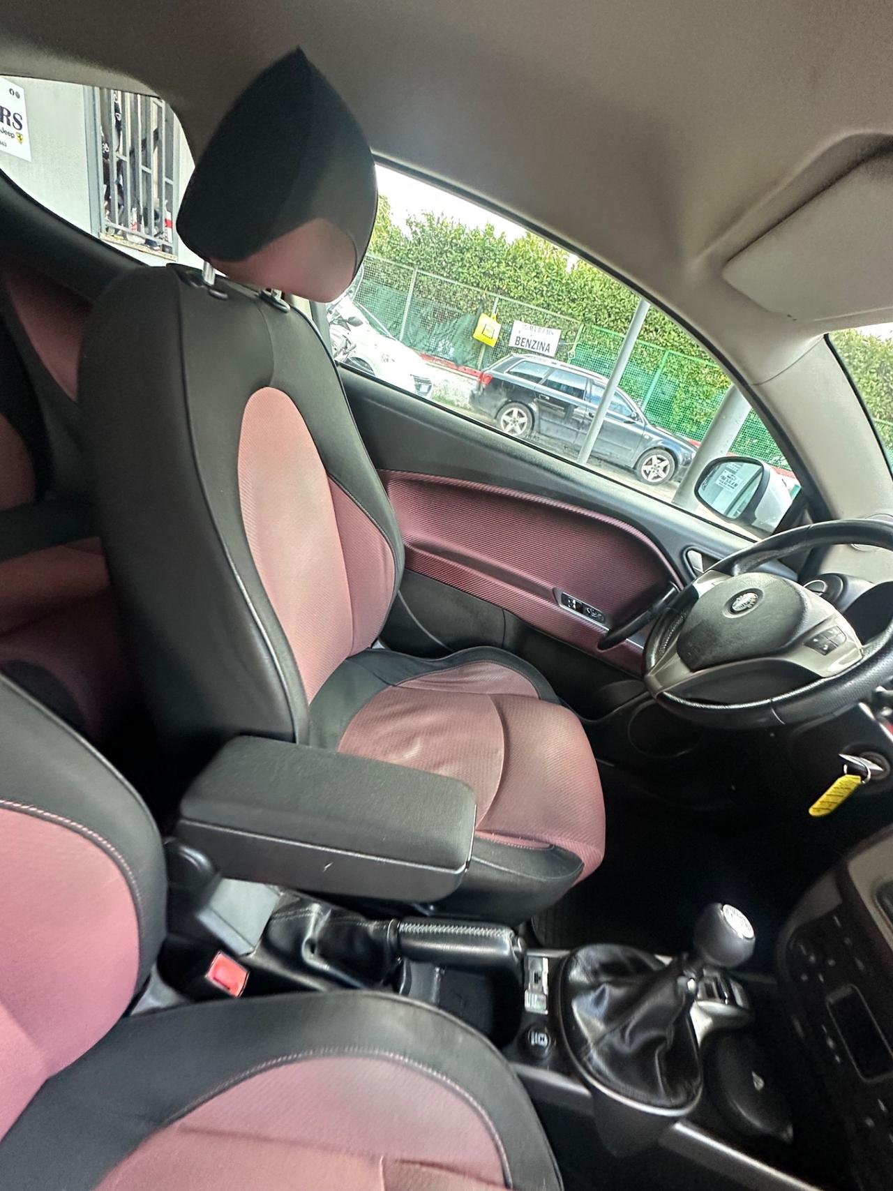 Alfa Romeo MiTo 1.6 JTDm 16V Distinctive Sport Pack