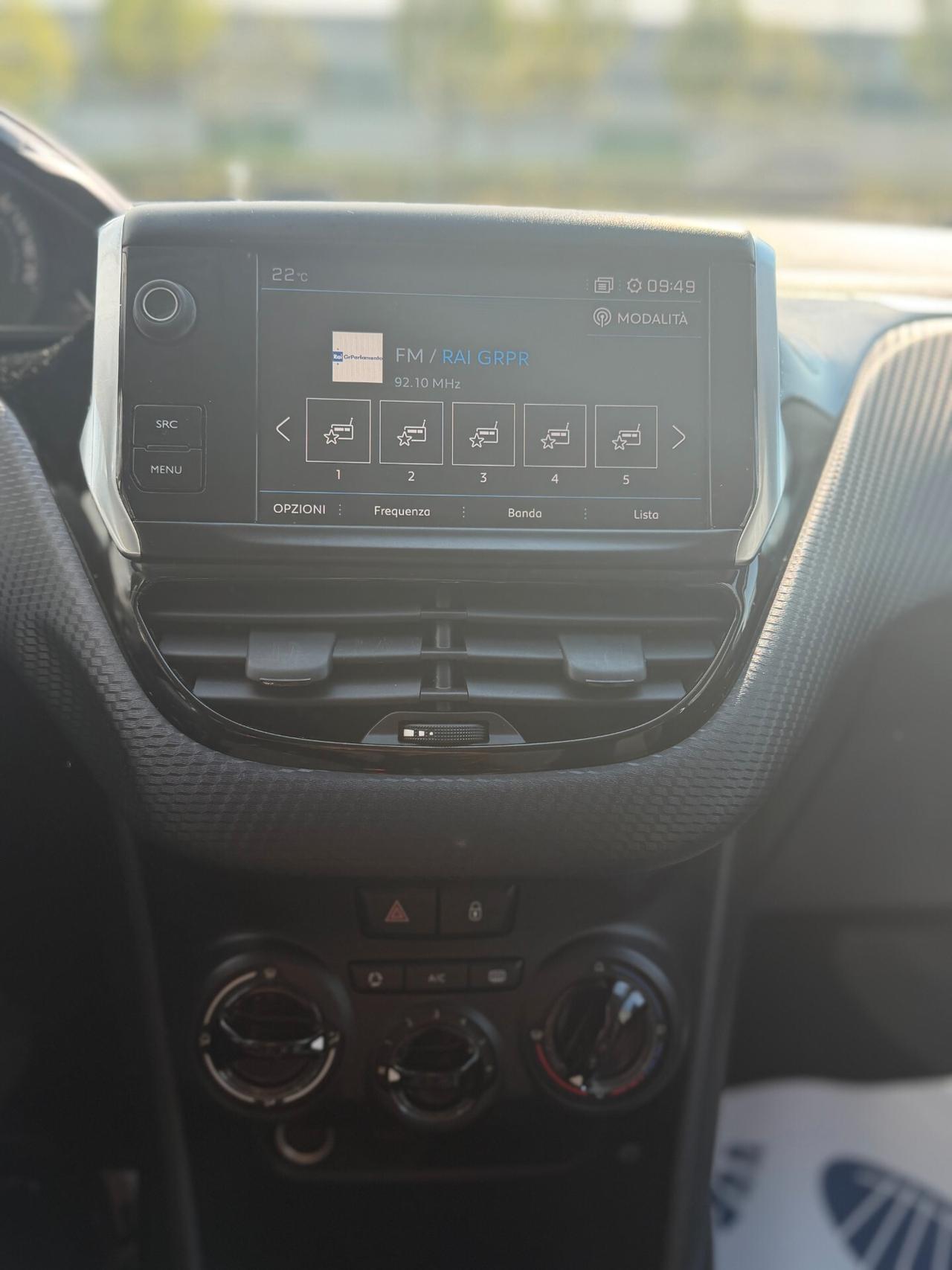 Peugeot 208 1.2 benzina Neopatentati