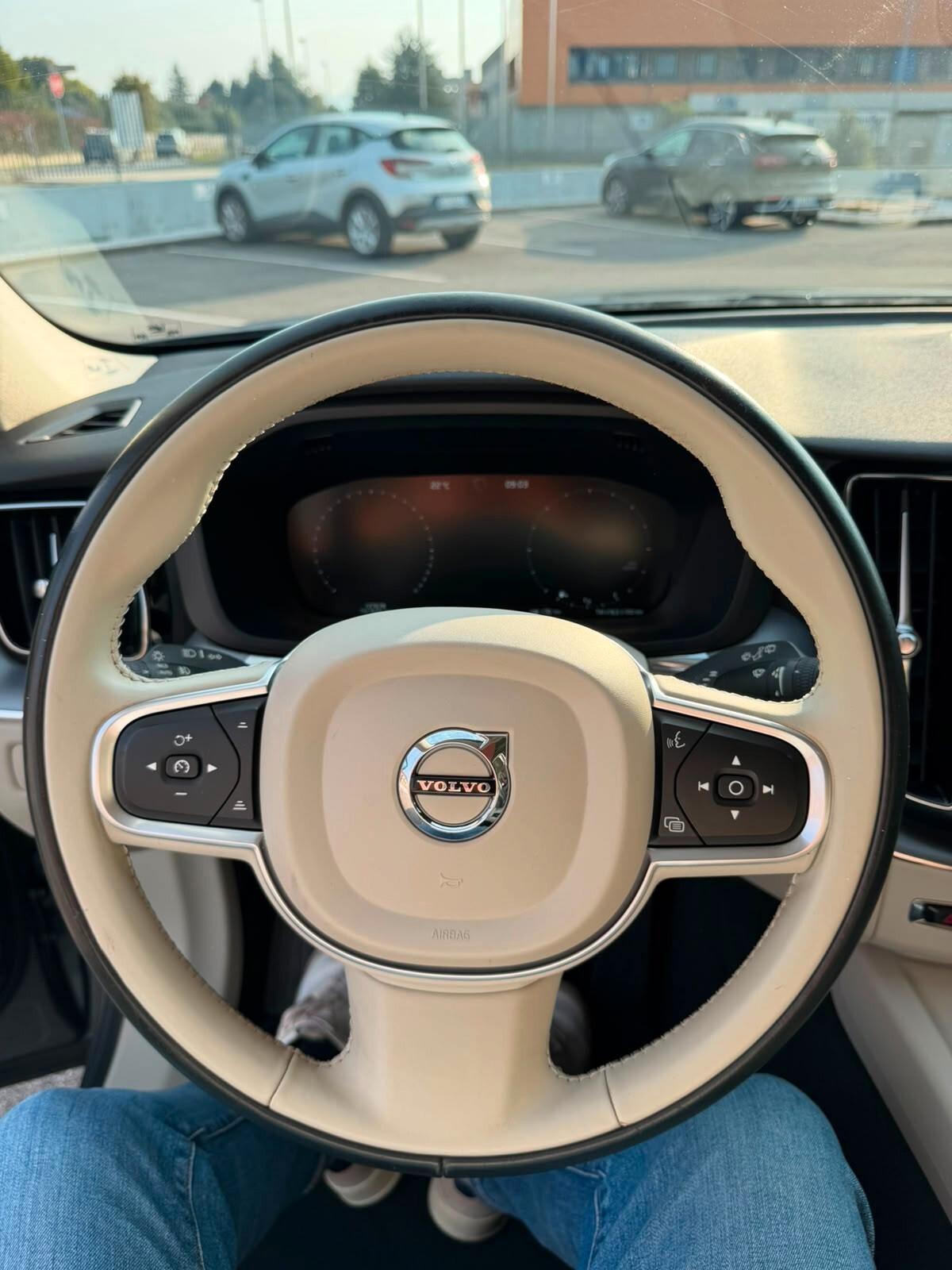 Volvo XC60 B4 AWD Geartronic Momentum MY21