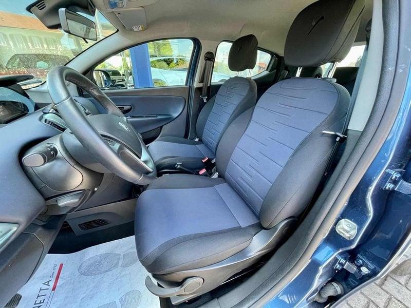 Lancia Ypsilon 1.0 FireFly 70CV S&S Hybrid Platino - AZIENDALE