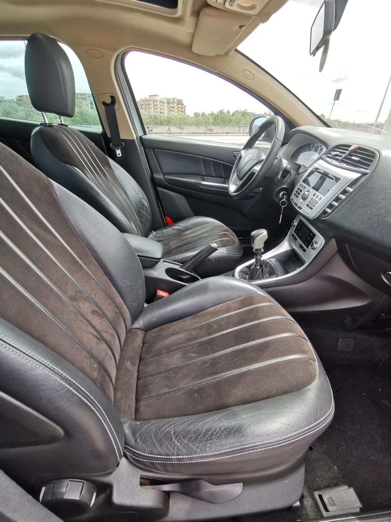 Lancia Delta 1.6 MJT Platino 2009 TETTO