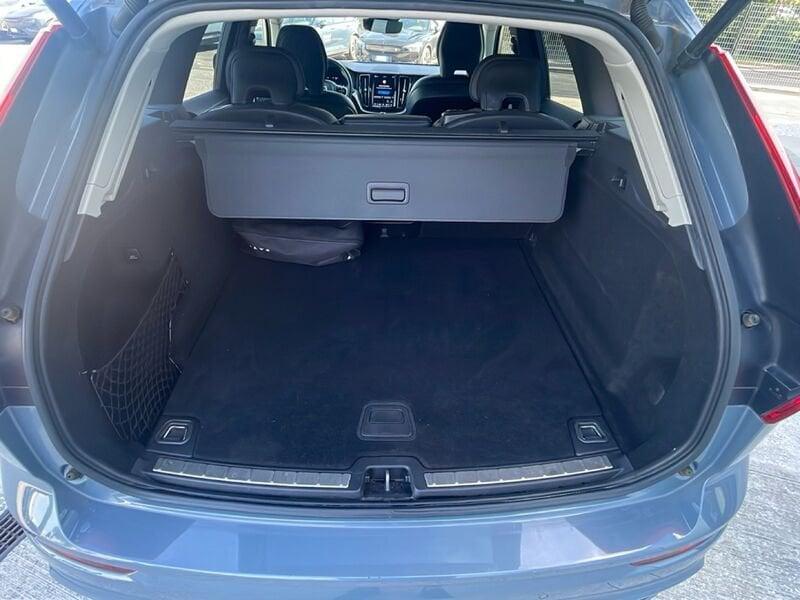 Volvo XC60 B4 D AWD automatico Plus Dark