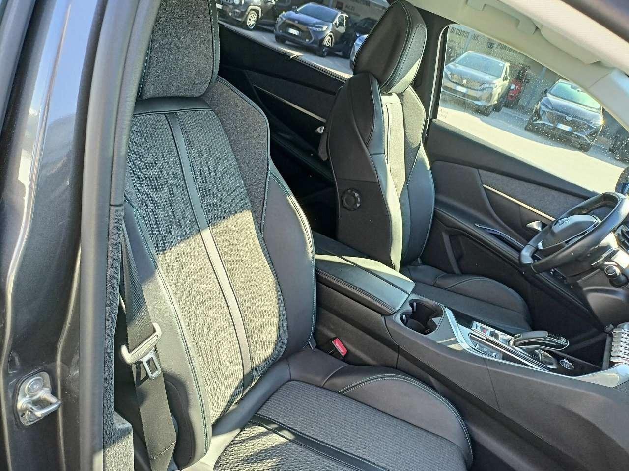 Peugeot 5008 2.0 HDi 180CV 7POSTI AUT.+NAV+LED+RCAM+PELLE+PDC