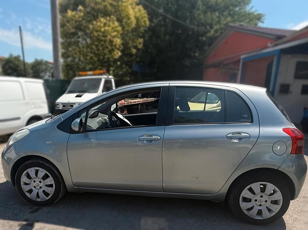 Toyota Yaris 1.0 5 porte