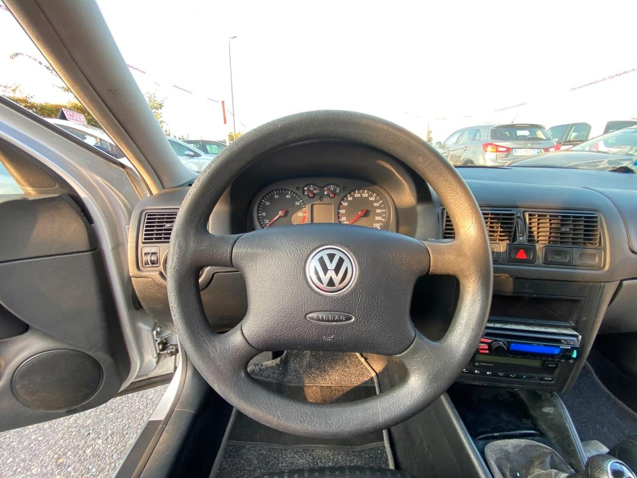 Volkswagen Golf 1.4 I6V CAT 5P