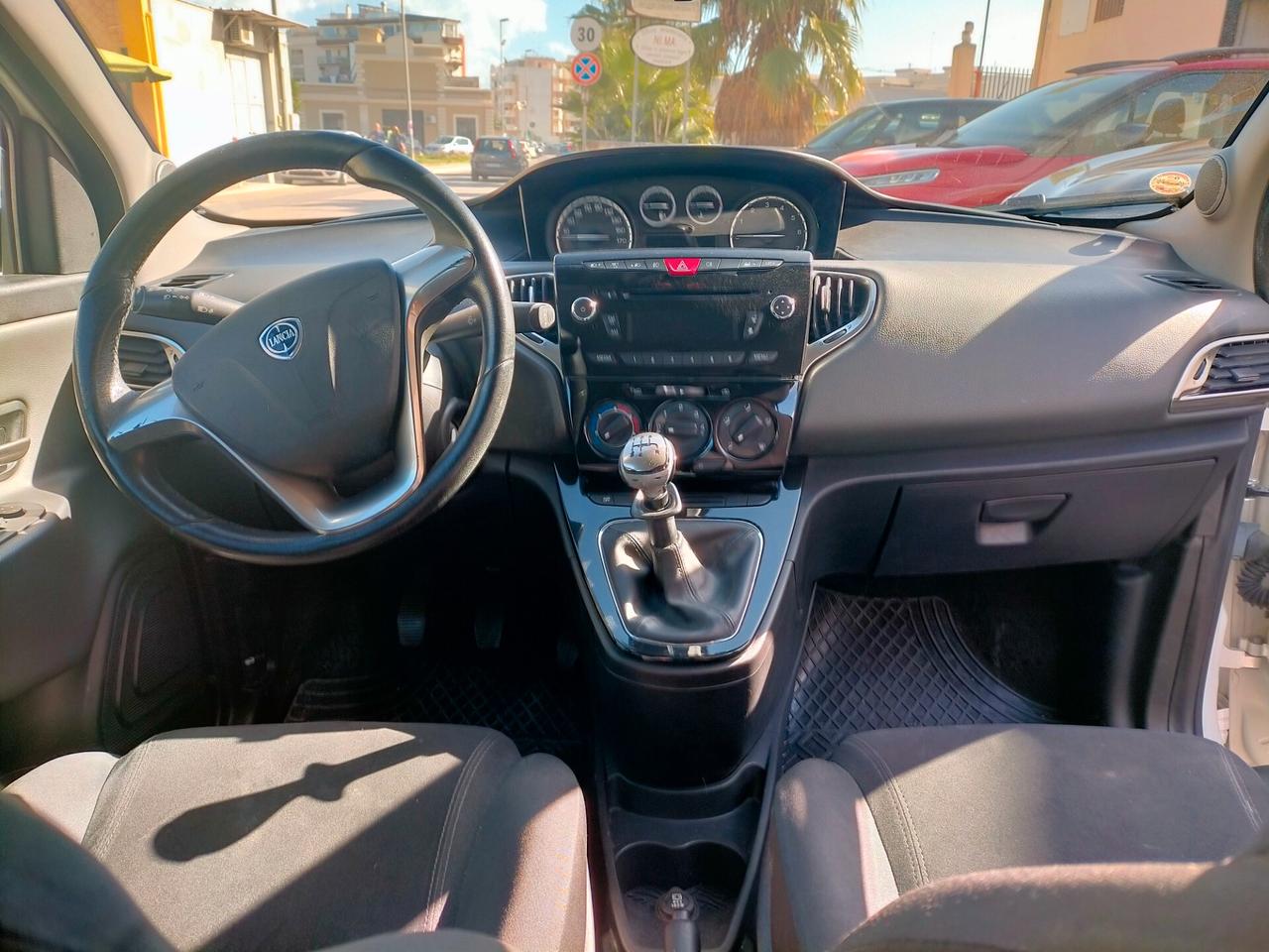 Lancia Ypsilon 1.2 69 CV 5 porte Silver