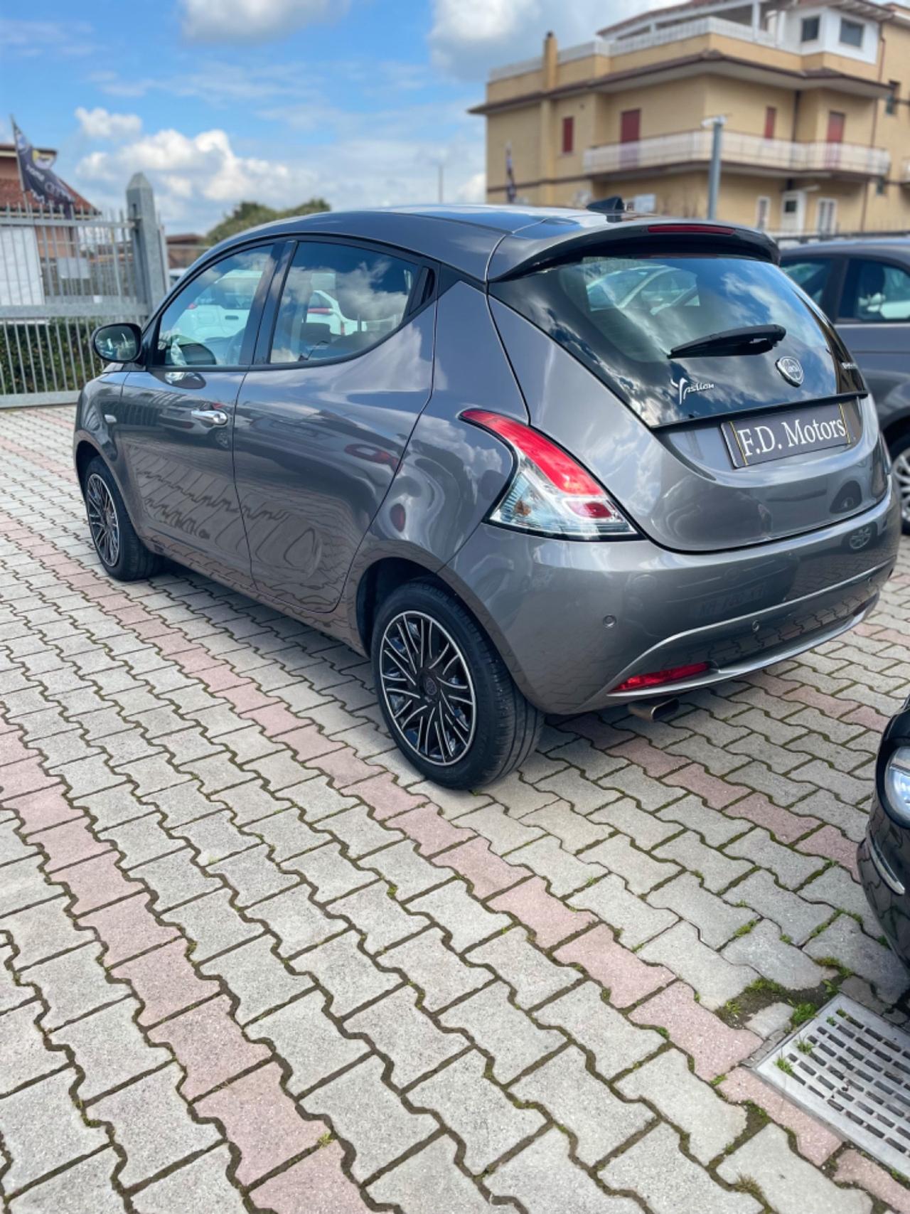 Lancia Ypsilon 1.0 FireFly 5 porte S&S Hybrid UnYca