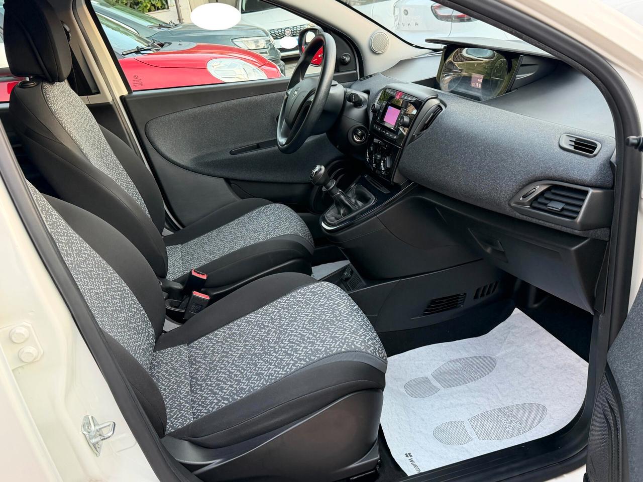 Lancia Ypsilon 1.2 69 cv. ELEFANTINO BLU