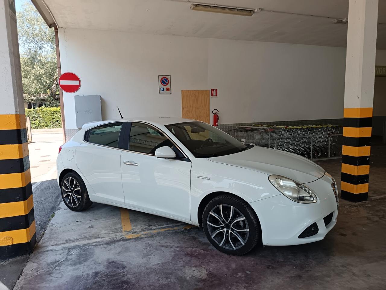 Alfa Giulietta 1.6 JTDm-2 105 CV ok neo patente