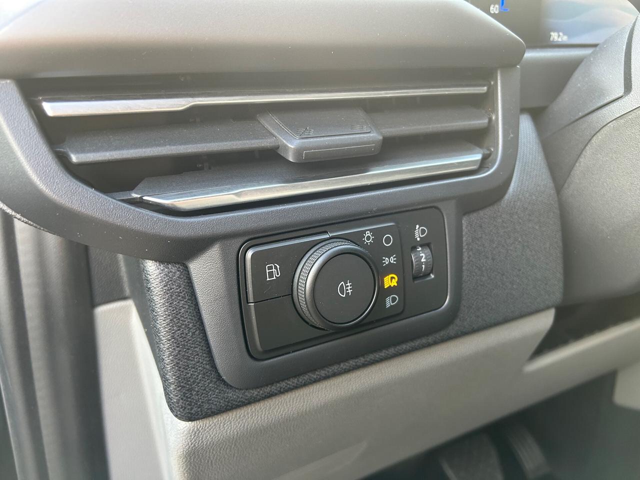 Ford Tourneo Custom Ibrido Plug-in 9 POSTI